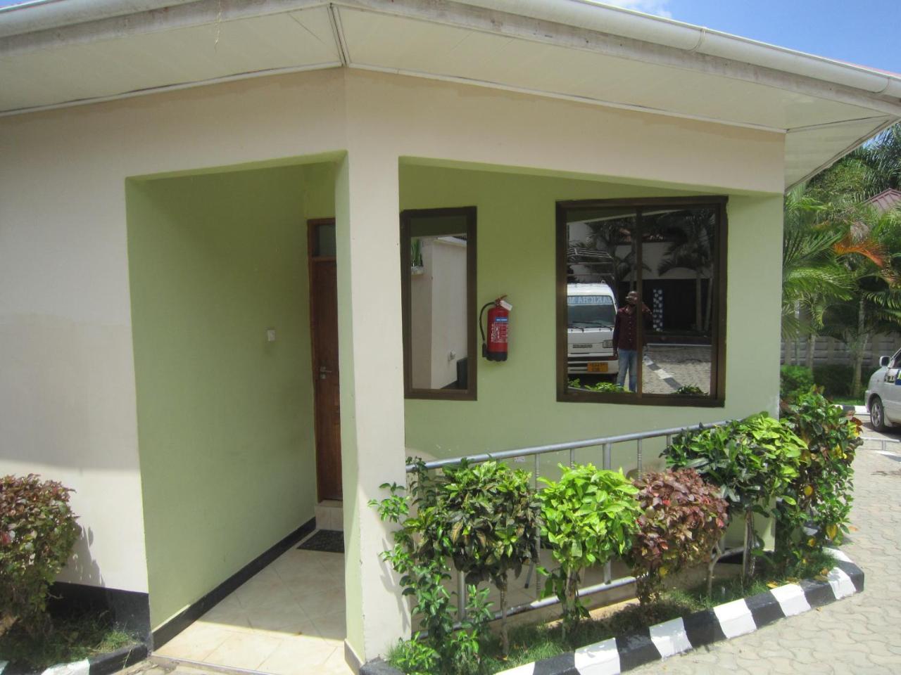 Jakicha Motel Dar es Salaam Exterior foto